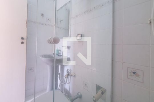 Banheiro 1 de apartamento para alugar com 2 quartos, 55m² em Centro, Guarujá