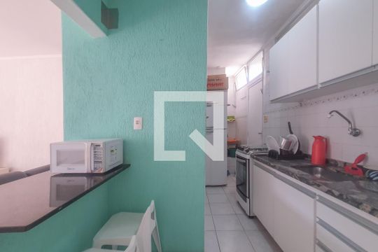 Cozinha de apartamento para alugar com 2 quartos, 55m² em Centro, Guarujá