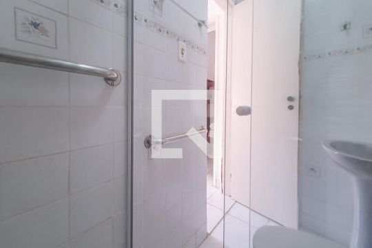 Banheiro 1 de apartamento para alugar com 2 quartos, 55m² em Centro, Guarujá