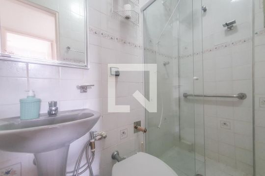 Banheiro 1 de apartamento para alugar com 2 quartos, 55m² em Centro, Guarujá