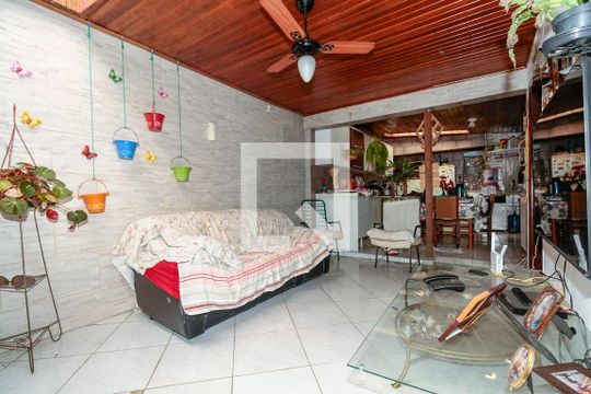 Sala de casa à venda com 3 quartos, 160m² em Tristeza, Porto Alegre