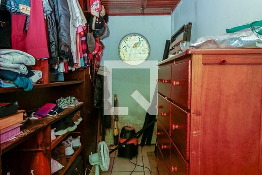 Closet de casa à venda com 3 quartos, 160m² em Tristeza, Porto Alegre