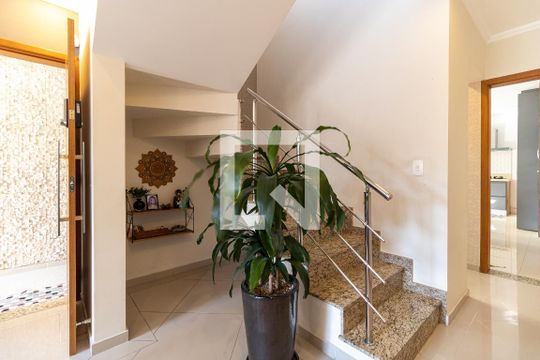 Corredor de casa à venda com 3 quartos, 149m² em Vila Nair, São Paulo