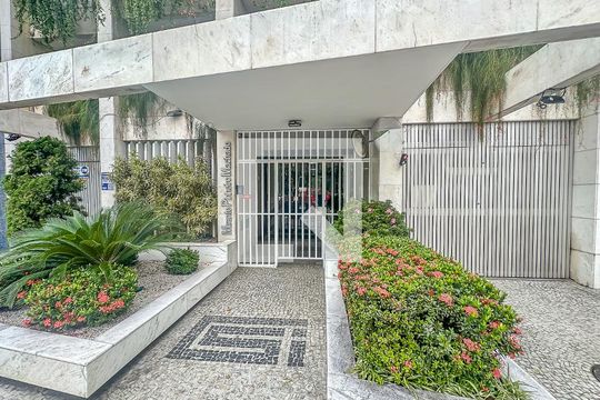 Fachada de apartamento para alugar com 1 quarto, 82m² em Laranjeiras, Rio de Janeiro