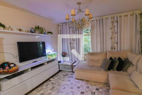 Sala de casa de condomínio à venda com 3 quartos, 240m² em Vila Lageado, São Paulo