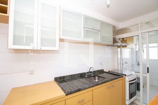 Cozinha de apartamento para alugar com 2 quartos, 70m² em Pinheiros, São Paulo