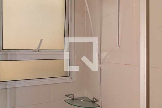 Banheiro de apartamento à venda com 2 quartos, 44m² em Morro Santana, Porto Alegre