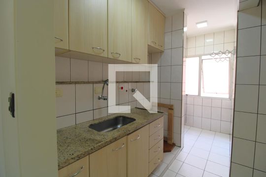 Cozinha de apartamento para alugar com 2 quartos, 52m² em Vila Campo Grande, São Paulo