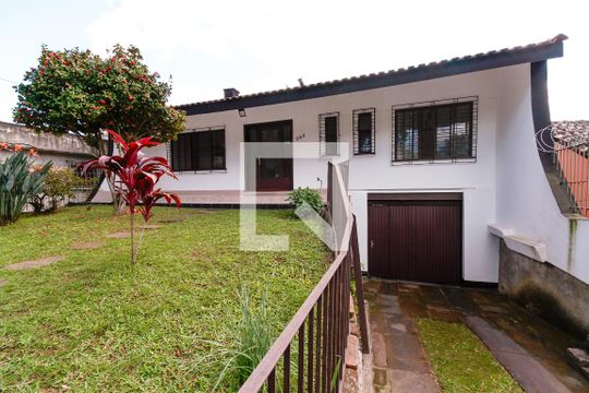Fachada de casa à venda com 5 quartos, 400m² em Medianeira, Porto Alegre