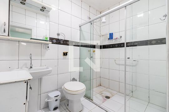 Banheiro do Quarto 2 de casa à venda com 3 quartos, 178m² em Parque Maria Luiza, São Paulo