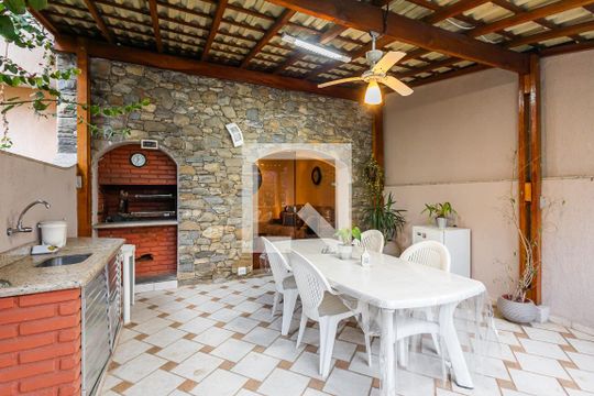 Varanda de casa à venda com 3 quartos, 210m² em Sumaré, São Paulo