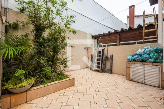 Quintal de casa à venda com 3 quartos, 210m² em Sumaré, São Paulo