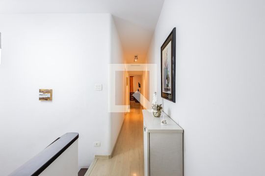 Corredor 2 de casa à venda com 3 quartos, 210m² em Sumaré, São Paulo