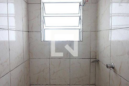 Banheiro Social de casa para alugar com 2 quartos, 40m² em Taboão, São Bernardo do Campo