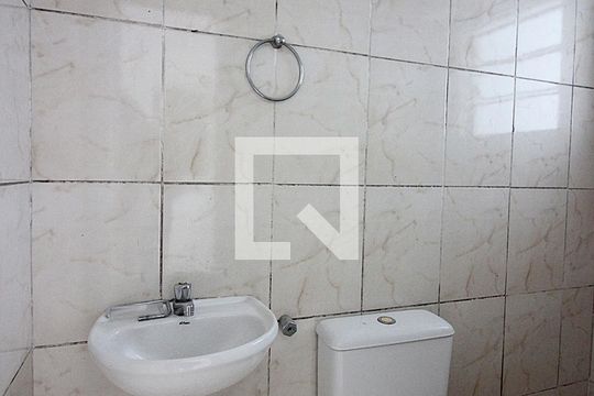 Banheiro Social de casa para alugar com 2 quartos, 40m² em Taboão, São Bernardo do Campo