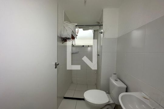 Banheiro de apartamento à venda com 2 quartos, 42m² em Santos Dumont, São Leopoldo