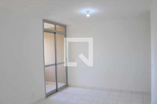 Sala de apartamento à venda com 3 quartos, 70m² em Vila São Luiz, Goiânia