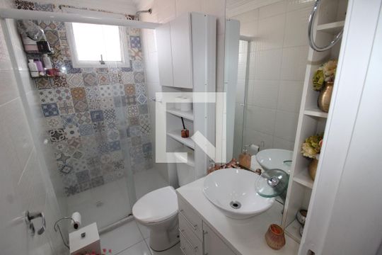 Banheiro de apartamento para alugar com 2 quartos, 45m² em Vila Independência, São Paulo