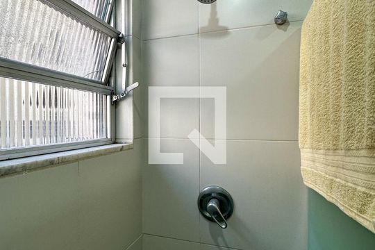 Banheiro Suíte de apartamento à venda com 3 quartos, 96m² em Copacabana, Rio de Janeiro
