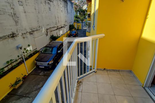 varanda de casa à venda com 3 quartos, 110m² em Taquara, Rio de Janeiro