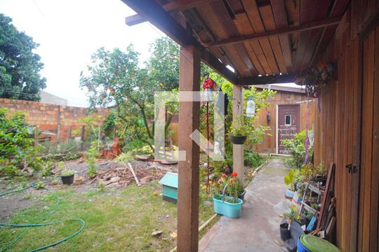 Área externa de casa à venda com 2 quartos, 80m² em Campina, São Leopoldo
