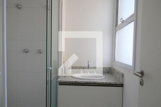 Banheiro da Suíte 1 de apartamento para alugar com 2 quartos, 61m² em Melville Empresarial I E Ii, Barueri