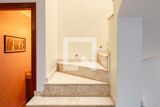 Escada de casa à venda com 3 quartos, 220m² em Jabaquara, São Paulo