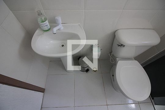 Banheiro Social de apartamento para alugar com 2 quartos, 55m² em Ferrazópolis, São Bernardo do Campo