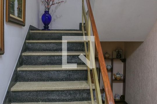 Escada de casa à venda com 3 quartos, 411m² em Siciliano, São Paulo