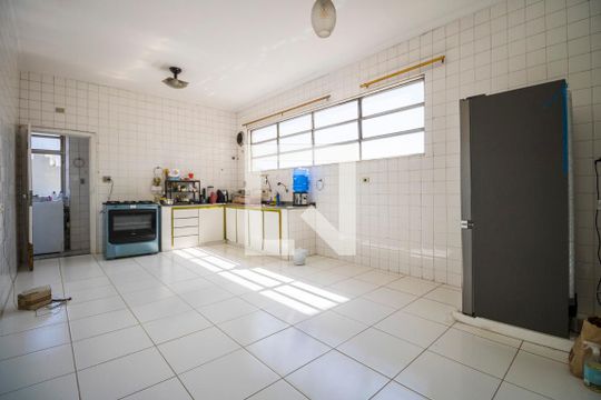 Cozinha de apartamento para alugar com 2 quartos, 200m² em Bom Retiro, São Paulo