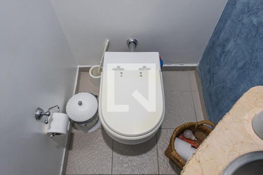 Lavabo de casa para alugar com 4 quartos, 180m² em Alto de Pinheiros, São Paulo