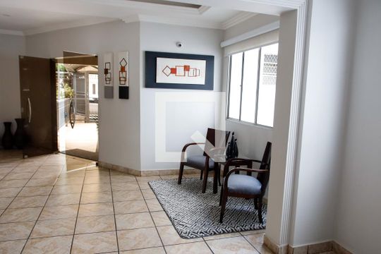 Hall de entrada de apartamento à venda com 2 quartos, 65m² em Jaguaribe, Osasco