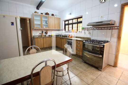 Cozinha de casa à venda com 4 quartos, 400m² em Vila Monumento, São Paulo