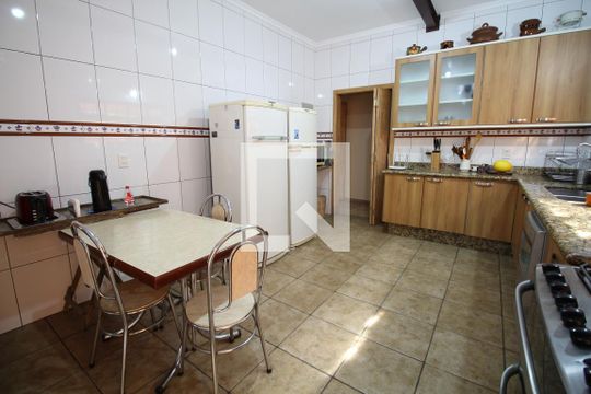 Cozinha de casa à venda com 4 quartos, 400m² em Vila Monumento, São Paulo