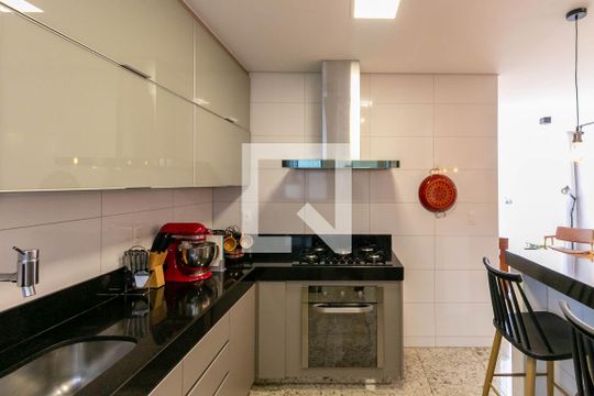 Cozinha e Área de Serviço de apartamento à venda com 3 quartos, 200m² em Barreiro, Belo Horizonte
