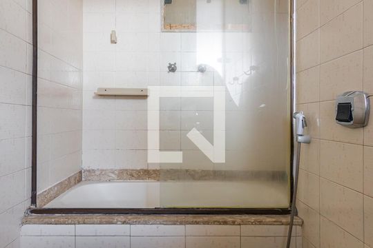 Banheiro de apartamento à venda com 2 quartos, 75m² em Sumarezinho, São Paulo