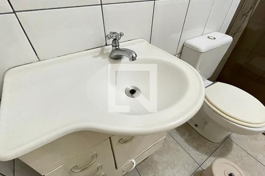 Banheiro de casa para alugar com 1 quarto, 56m² em Vila Augusta, Guarulhos