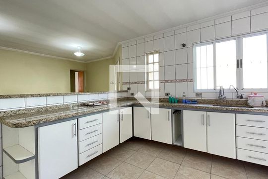 Cozinha de casa para alugar com 1 quarto, 56m² em Vila Augusta, Guarulhos