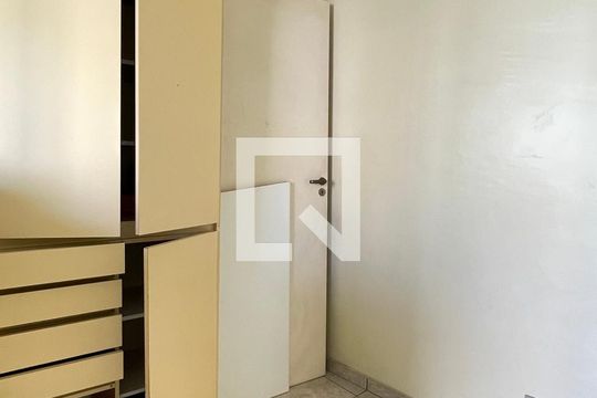 Quarto de Serviço de casa para alugar com 1 quarto, 56m² em Vila Augusta, Guarulhos