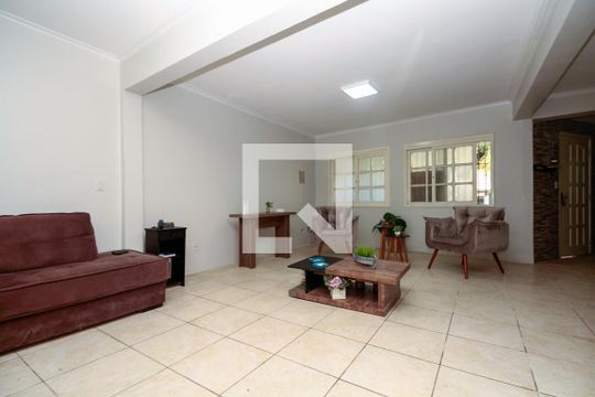 Sala de casa à venda com 2 quartos, 200m² em Tristeza, Porto Alegre