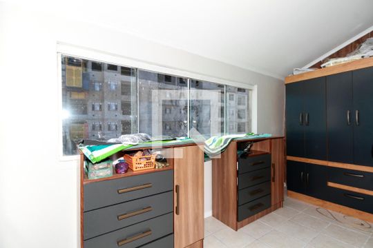 Closet de casa à venda com 2 quartos, 200m² em Tristeza, Porto Alegre