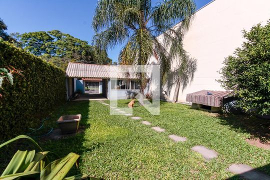 Quintal de casa à venda com 2 quartos, 200m² em Tristeza, Porto Alegre