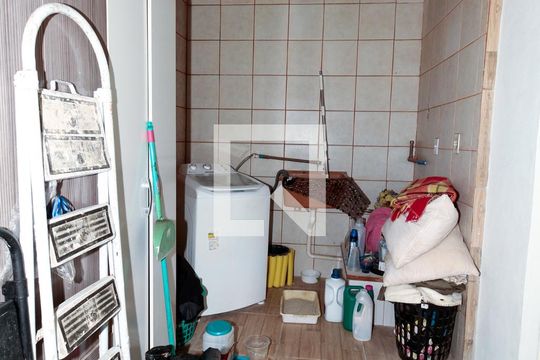 Área de Serviço de casa à venda com 2 quartos, 200m² em Tristeza, Porto Alegre