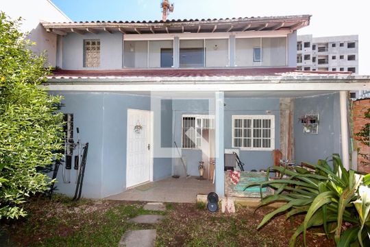 Fachada de casa à venda com 2 quartos, 200m² em Tristeza, Porto Alegre