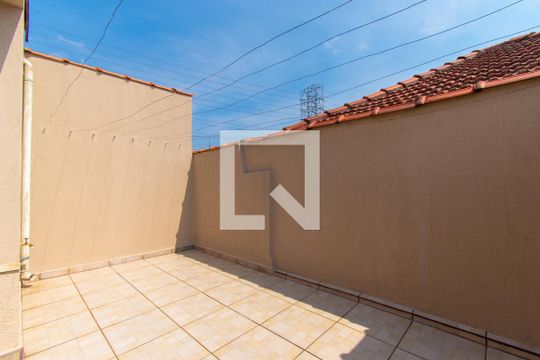 Quintal de casa à venda com 4 quartos, 150m² em Jardim Redencao, São Paulo