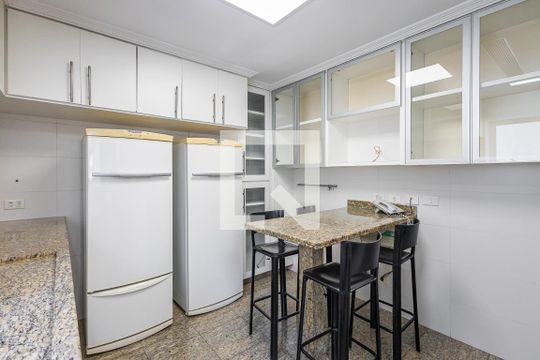 Cozinha de apartamento para alugar com 1 quarto, 214m² em Jardim Paulista, São Paulo