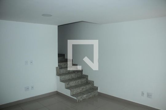 Sala de casa para alugar com 2 quartos, 80m² em Jardim Jasmim, Nova Iguaçu