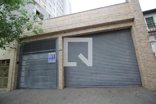 Fachada de casa à venda com 2 quartos, 330m² em Cambuci, São Paulo