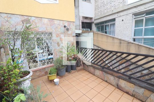 Quintal de casa à venda com 3 quartos, 150m² em Água Fria, São Paulo
