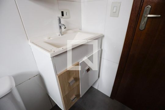 Banheiro social - detalhes de apartamento para alugar com 2 quartos, 135m² em Jardim Nova Coimbra, Cotia